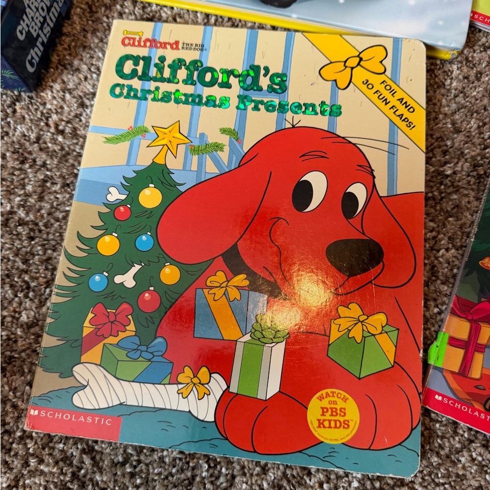 Christmas Book Bundle – 4 Kids’ Books & 1‎ game - Picture 5 of 6